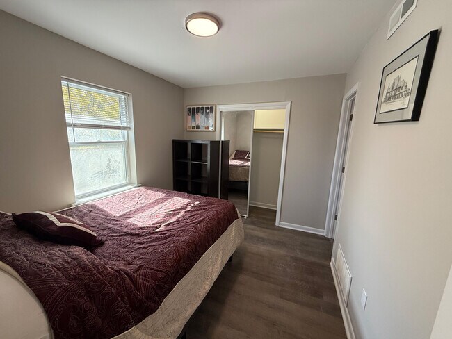 Building Photo - 213 N Ann St