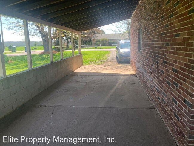Building Photo - 3 br, 1.5 bath House - 3510 Board Rd.
