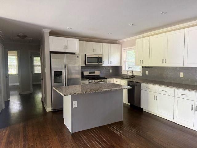 Building Photo - 3155 Beech Dr