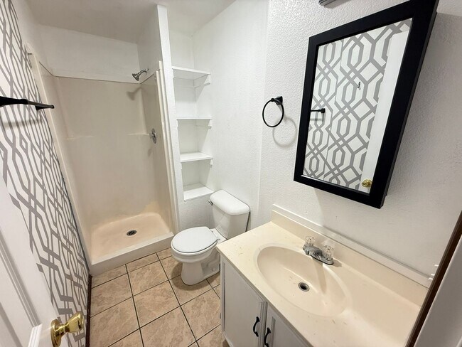 Building Photo - 1807 S 7th Ave