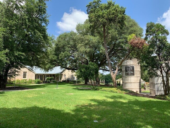 Building Photo - 1308 Anhalt Dr