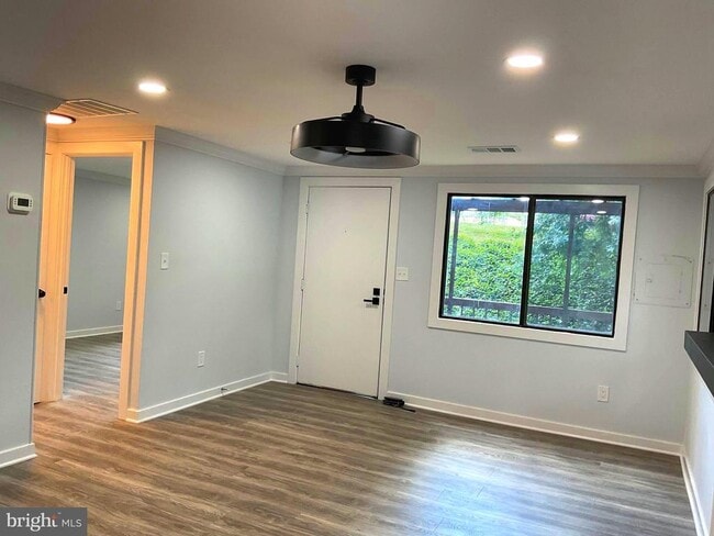 Building Photo - 18403 Bishopstone Ct