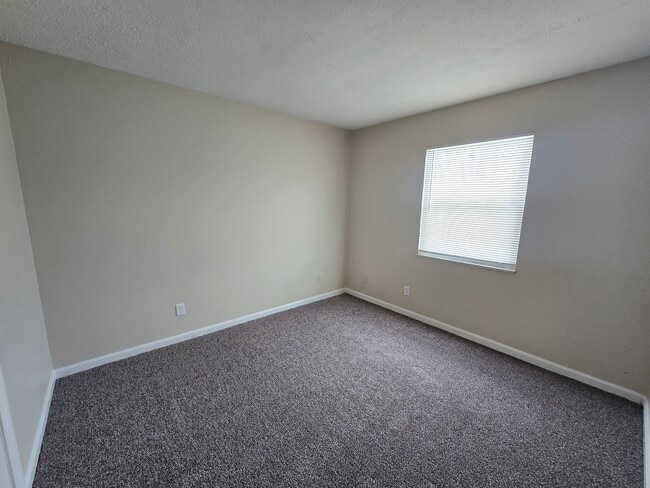 Building Photo - Nice, Recently Renovated, 3 Bedrooms, 1 Bath, Brick Ranch Home available Now! Located on a Cul de...