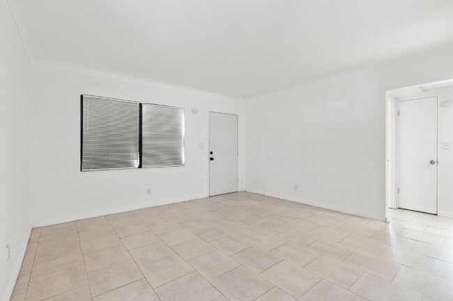 Building Photo - Home For Rent in St Pete!