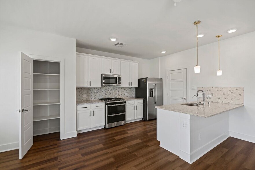 Building Photo - 10603 Whitejacket