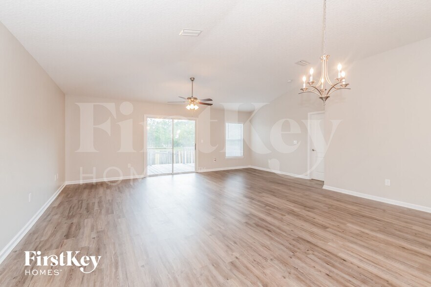 Building Photo - 6869 Southern Oaks Dr W