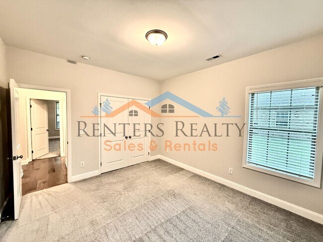 Building Photo - ? Beautiful Executive Home with 3-Car Garage + Incredible Outdoor Living ?