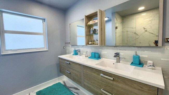 Building Photo - 1851 Corsica Dr