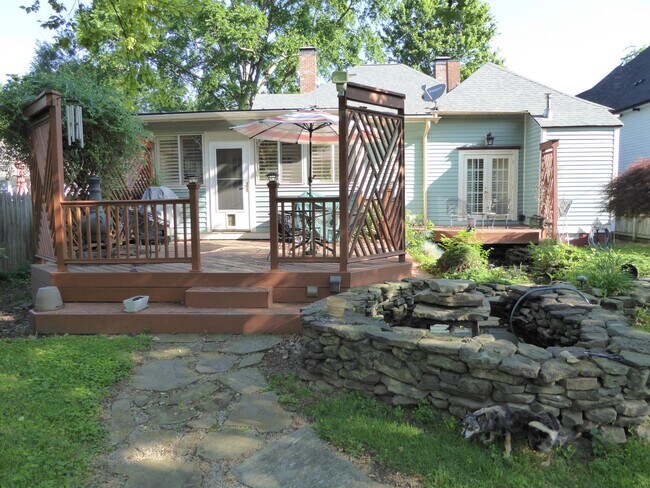 Deck - 906 Fatherland St
