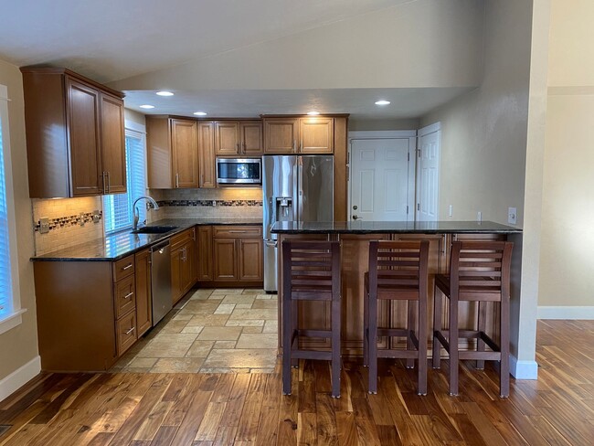 Building Photo - Prime Location - 3Bdrm / 2 Bath House - Wa...