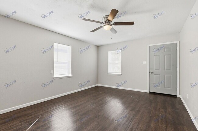 Building Photo - 217 Joyce St