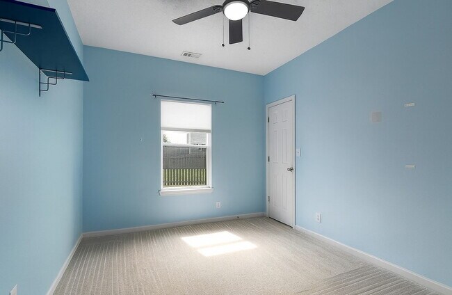 Building Photo - 4570 Matthew St