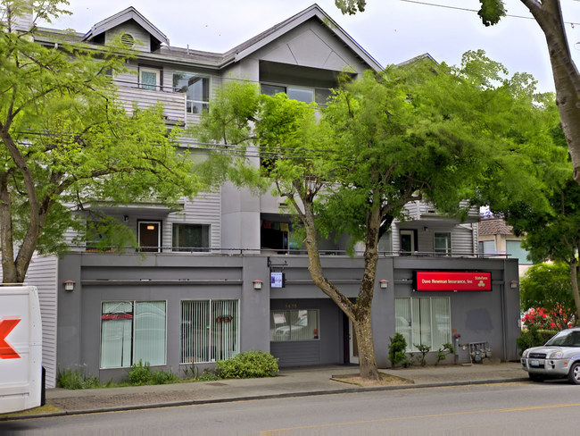 Building front, entryway on right side - 3435 California Ave SW