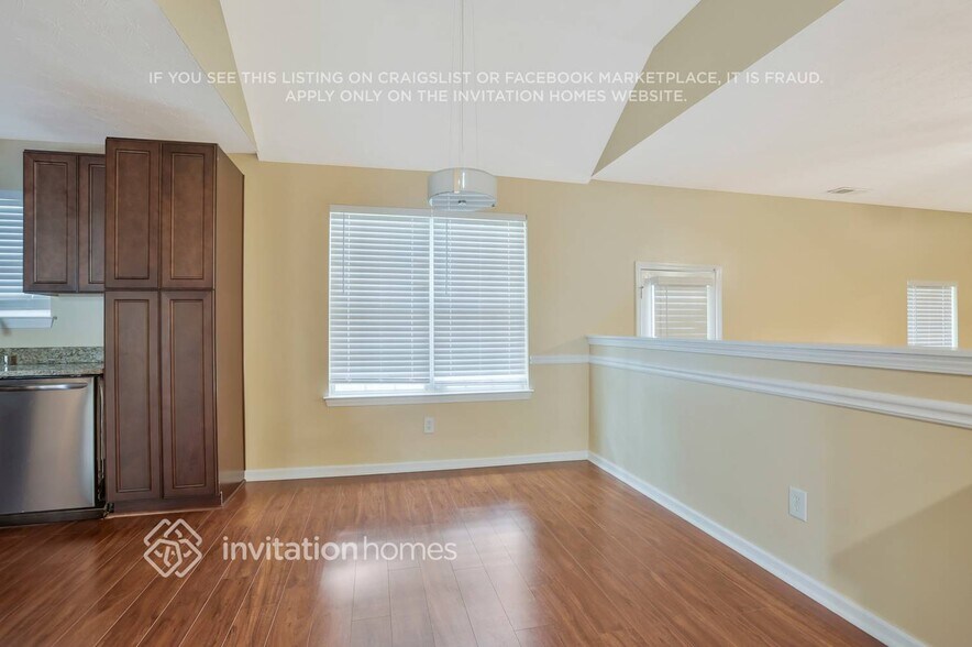 Building Photo - 2952 Two Lakes Cir