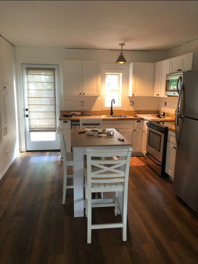 Building Photo - 206 E Paschal St