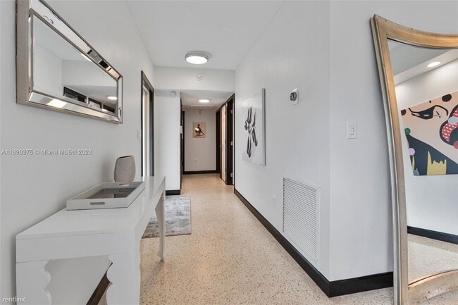 Building Photo - 3 br, 2 bath House - Millers El Portal
