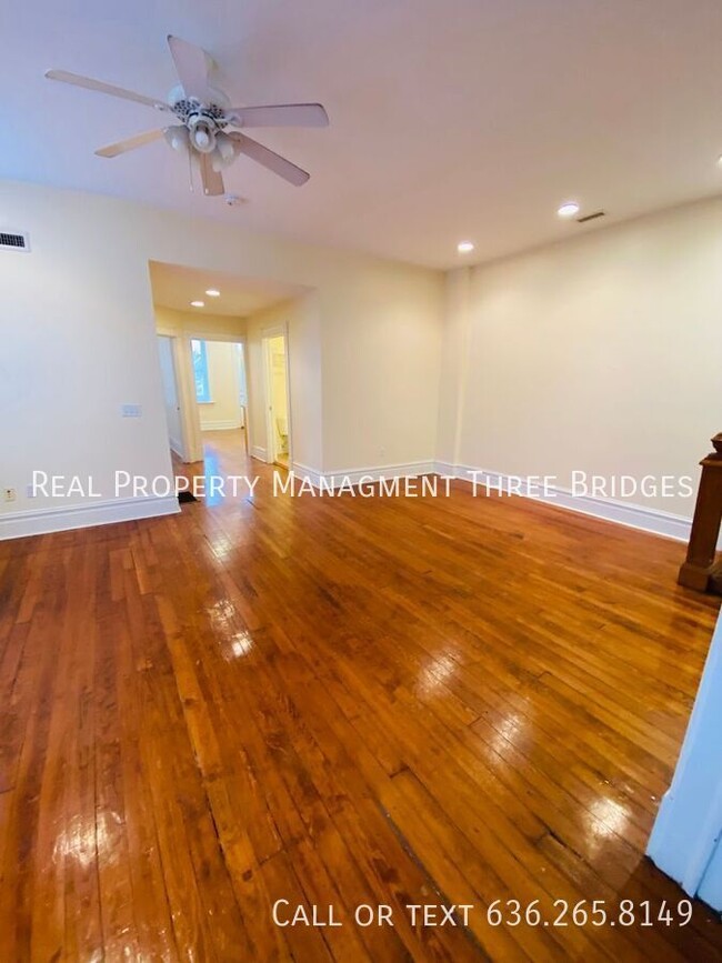 Building Photo - Soulard 2-Bedroom Upstairs Apartment