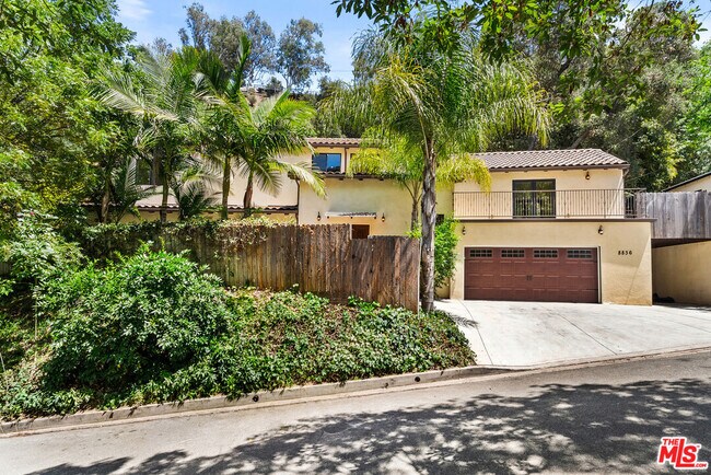 Building Photo - 8836 Wonderland Ave