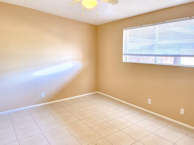 Building Photo - 509 N Williams