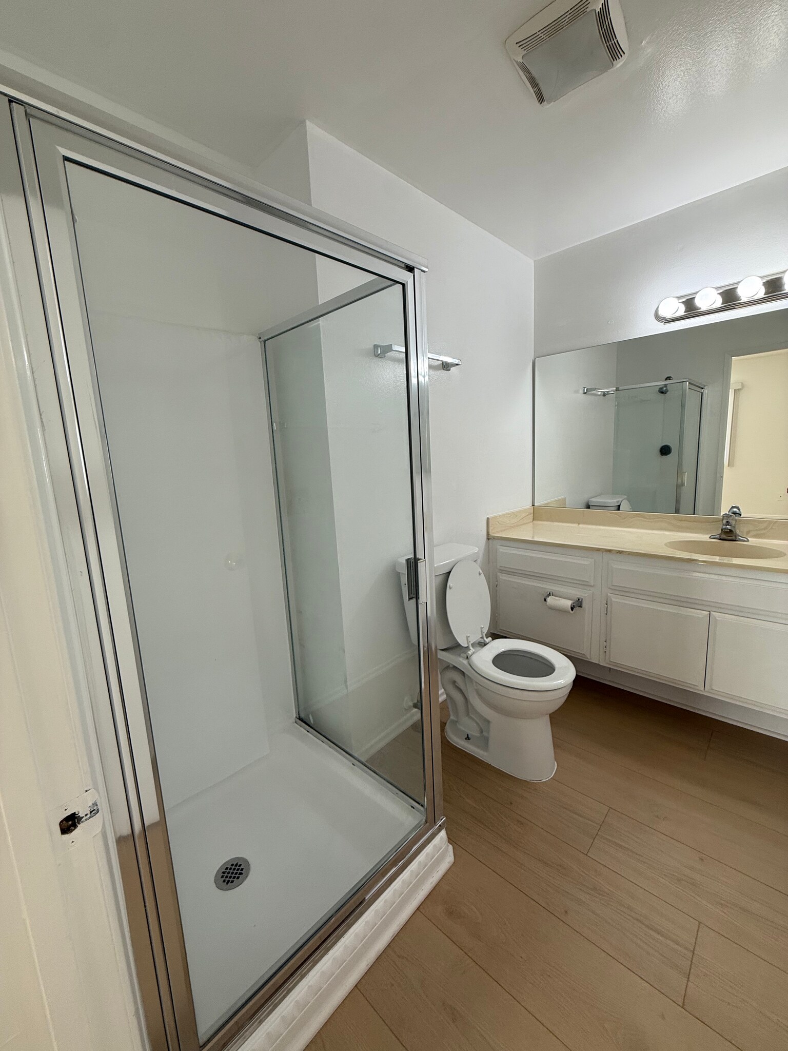 Building Photo - 231 N Isabel St