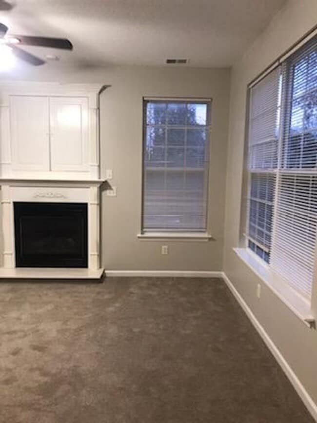 Building Photo - TARLETON OAKS