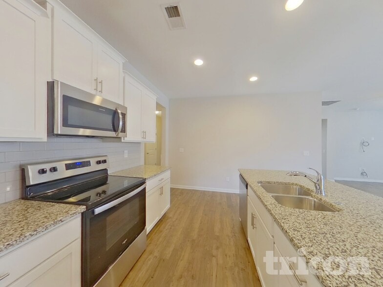 Building Photo - 453 All Seasons Dr