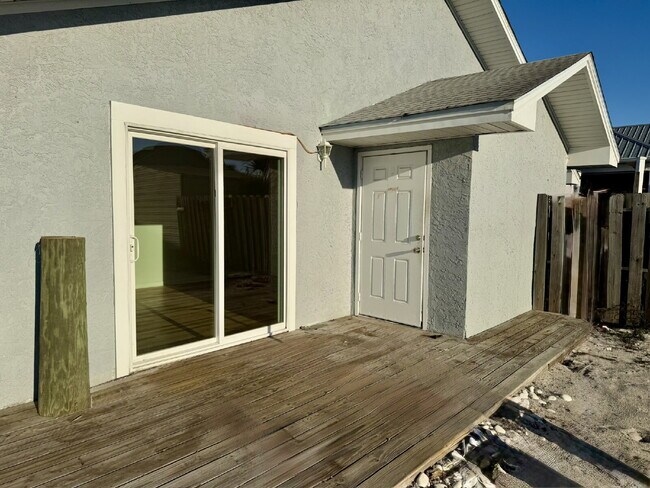 Building Photo - 5417 Sunset Ave