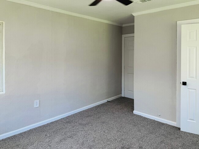 Building Photo - 427 Wood St