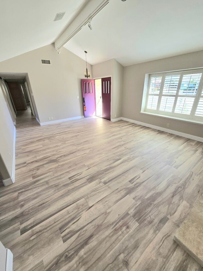 Building Photo - Beautiful spacious home in a lovely neighborhood near Cal Lu! RV Parking!