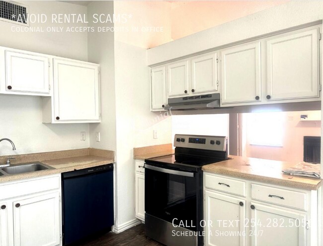 Building Photo - 4001 Colonial Sun Dr