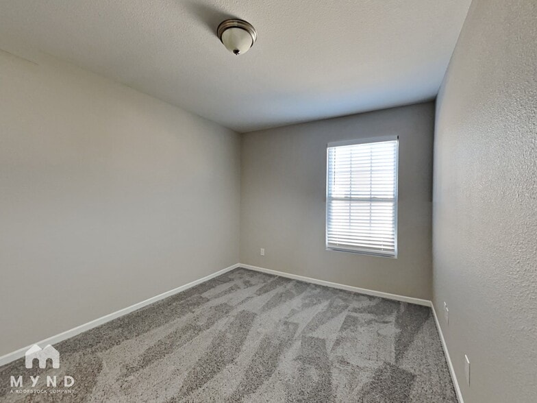 Building Photo - 3117 W Meadowbend Dr