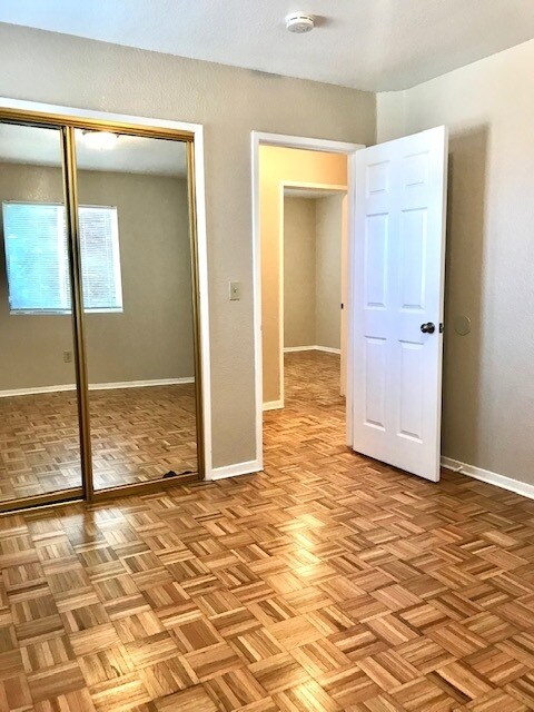 Building Photo - 3 bed 1.5 bath Townhouse in Richmond - AVA...