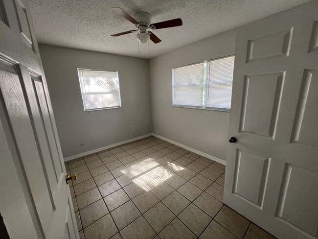 Building Photo - Charming 2BR/1BA in Quiet Alva – Fresh Pai...