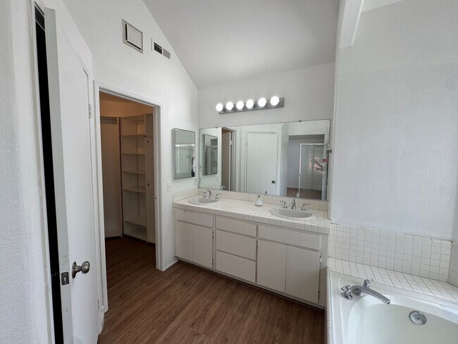 Building Photo - 1423 Portofino Dr