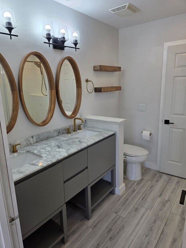 Building Photo - 4 Bedroom! Walk to Jim Warren Park, Franklin TN