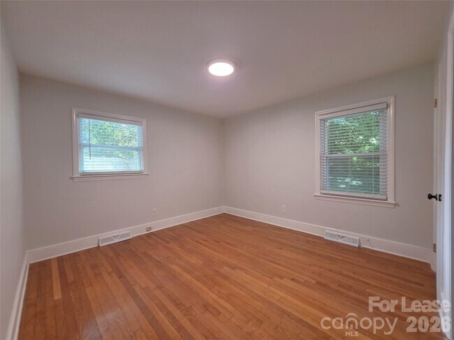 Building Photo - 4426 Holbrook Dr