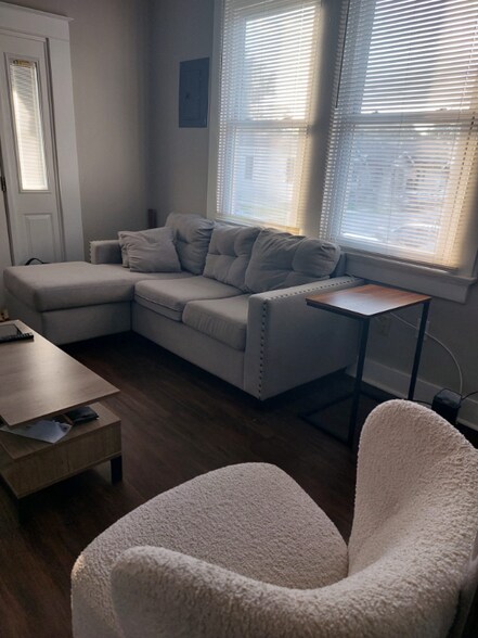 Building Photo - 2413 Painters St