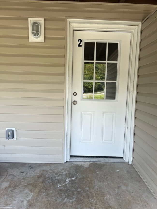 Building Photo - 124 Kathleen Dr