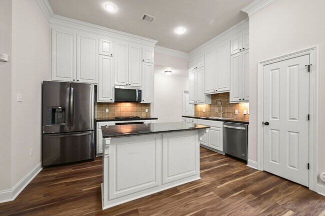 Building Photo - 14835 Pendleton Way
