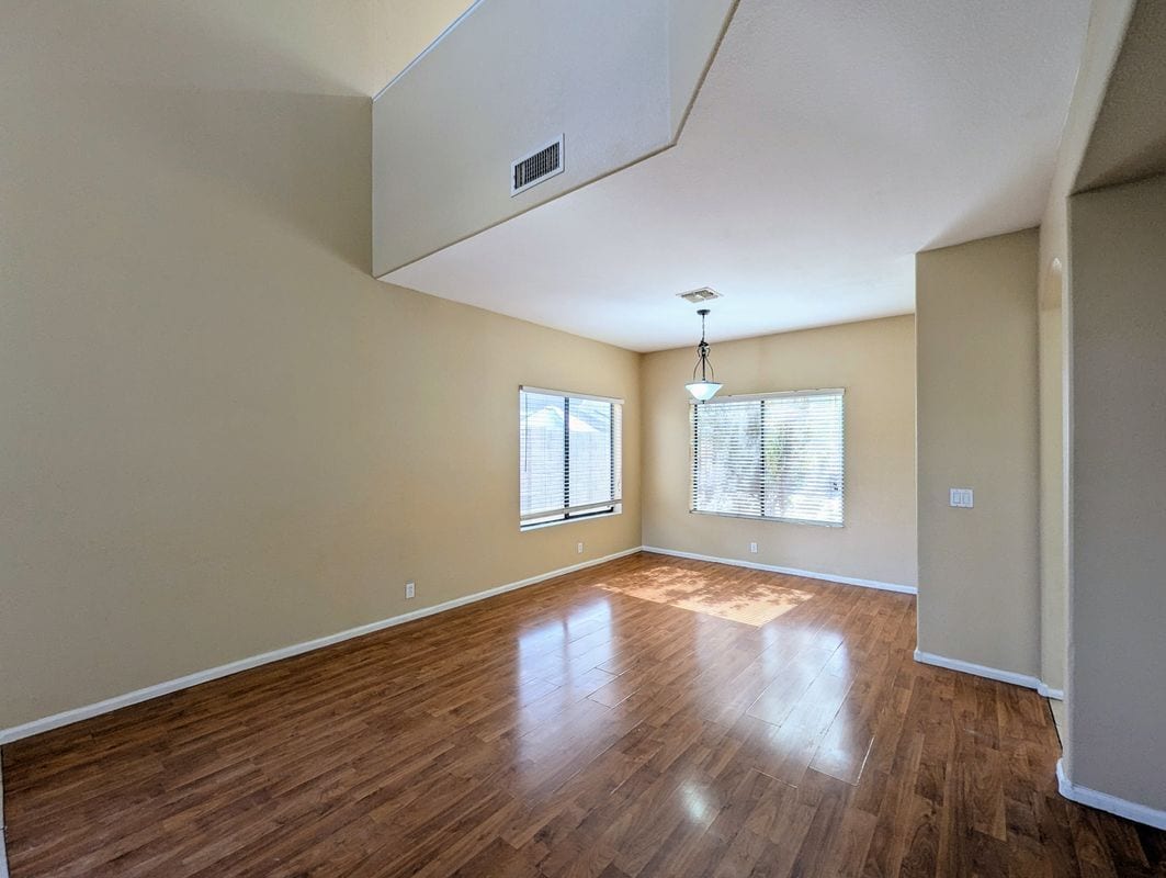 Building Photo - 8861 W Paradise Dr