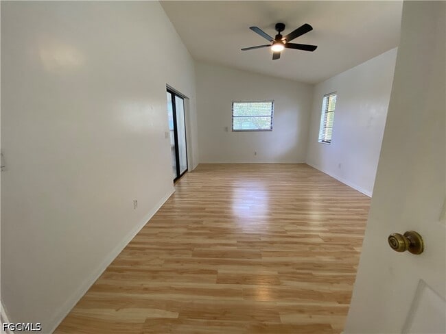 Building Photo - 1110 SW 15th Ave