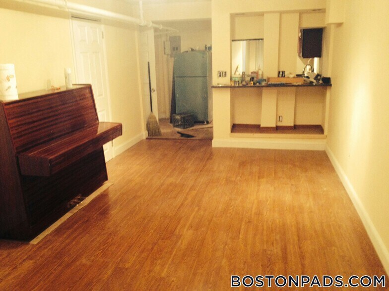 Building Photo - 79 Pleasant St