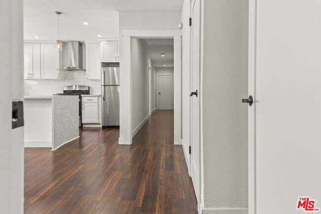 Building Photo - 1756 N La Brea Ave