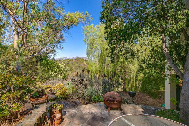 Building Photo - Foothill Guest Cottage with a View!