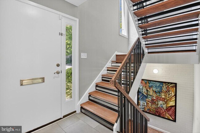 Building Photo - 5276 Pooks Hill Rd