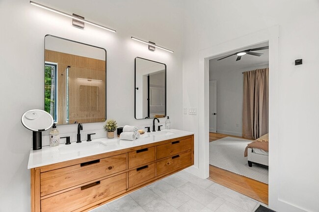 Building Photo - 162 Pond Rd