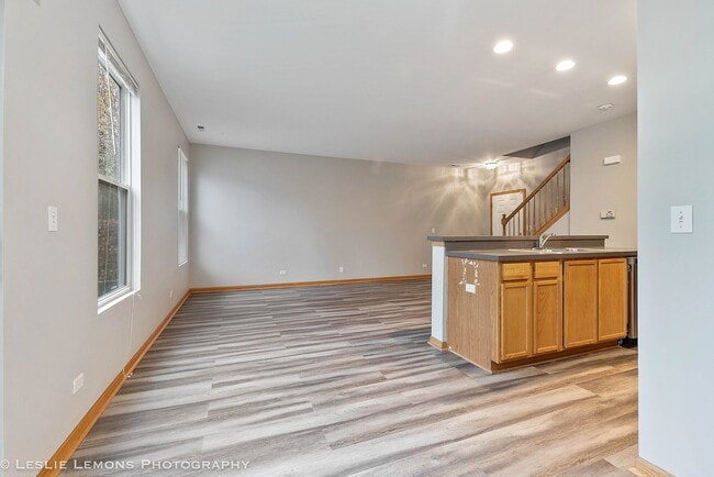 Building Photo - 4051 Blackstone Dr