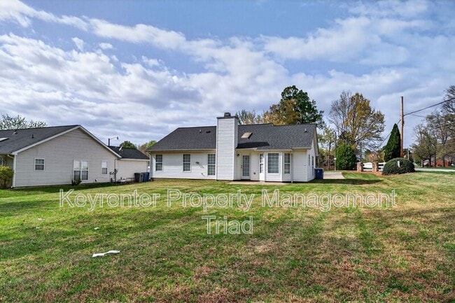 Building Photo - 701 Ashcroft Rd