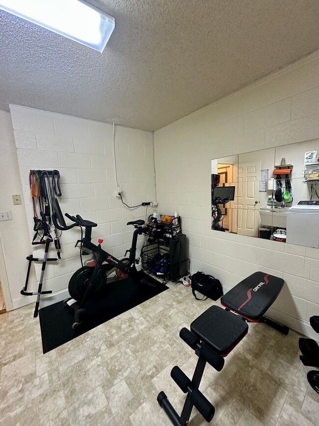 Building Photo - Light and Bright North Park 2 Bedroom Condo