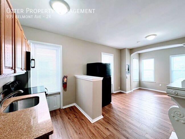 Building Photo - 939 Belmont Ave